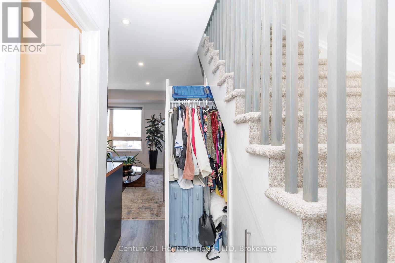 #8 39 ROBINSON STREET N - Image 35