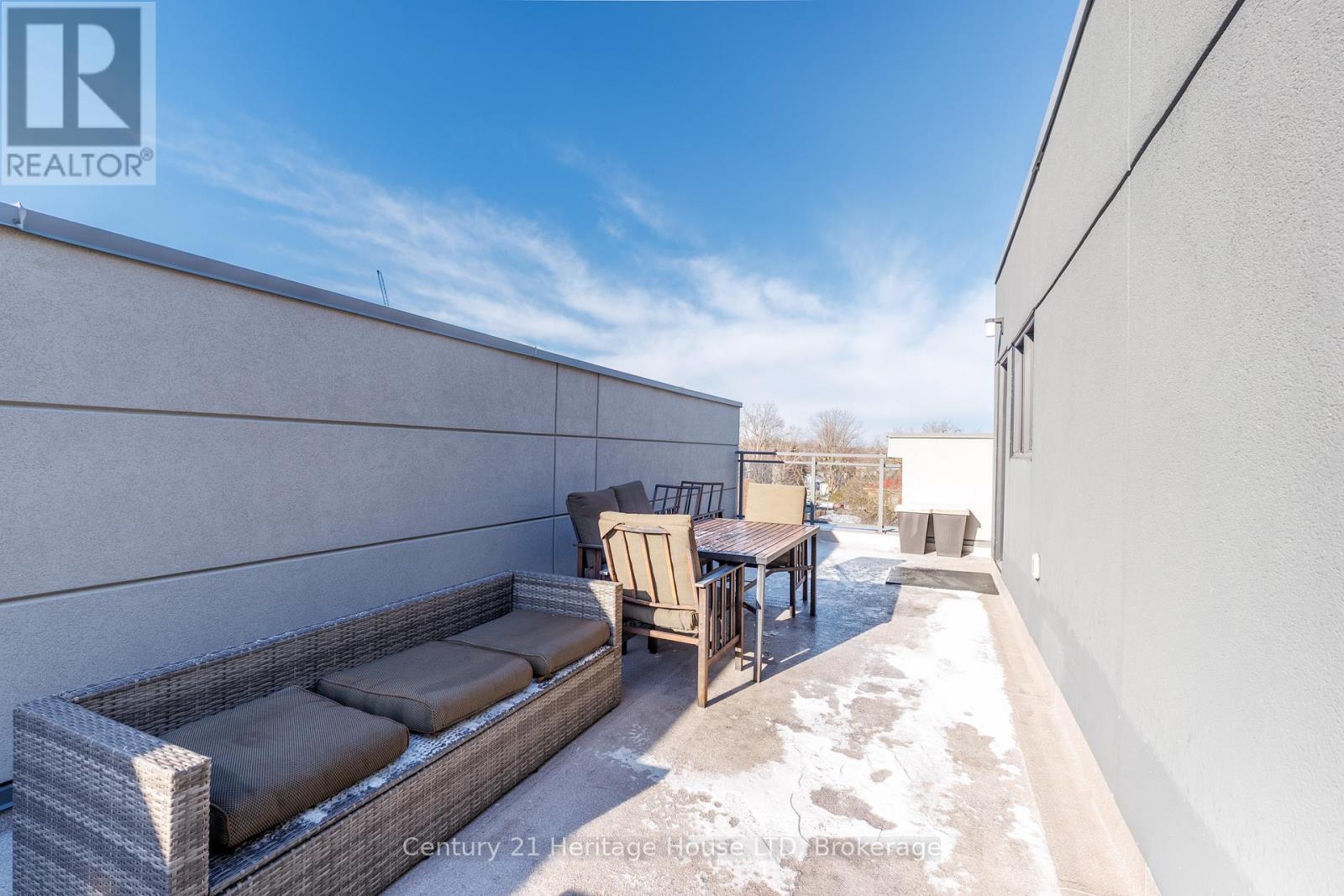 #8 39 ROBINSON STREET N - Image 42