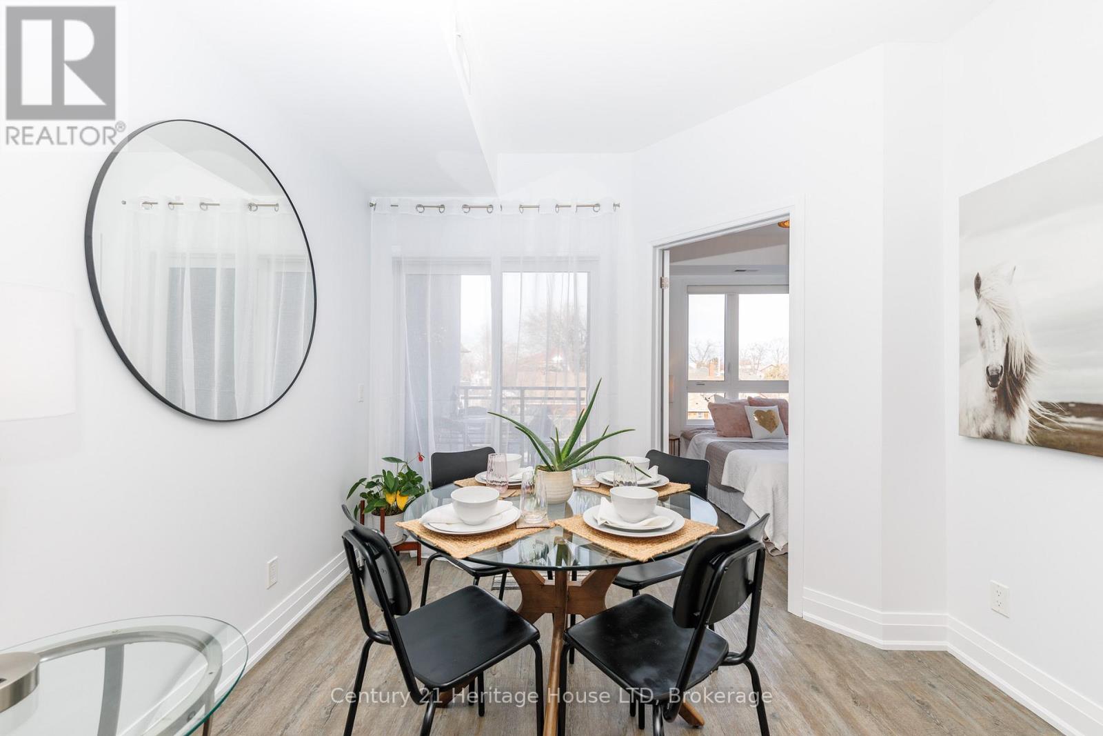 #8 39 ROBINSON STREET N - Image 5