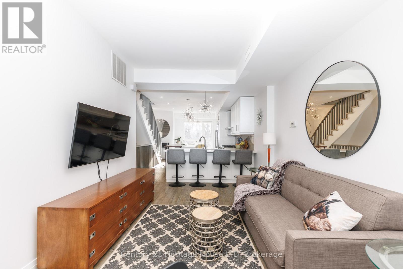 #8 39 ROBINSON STREET N - Image 7