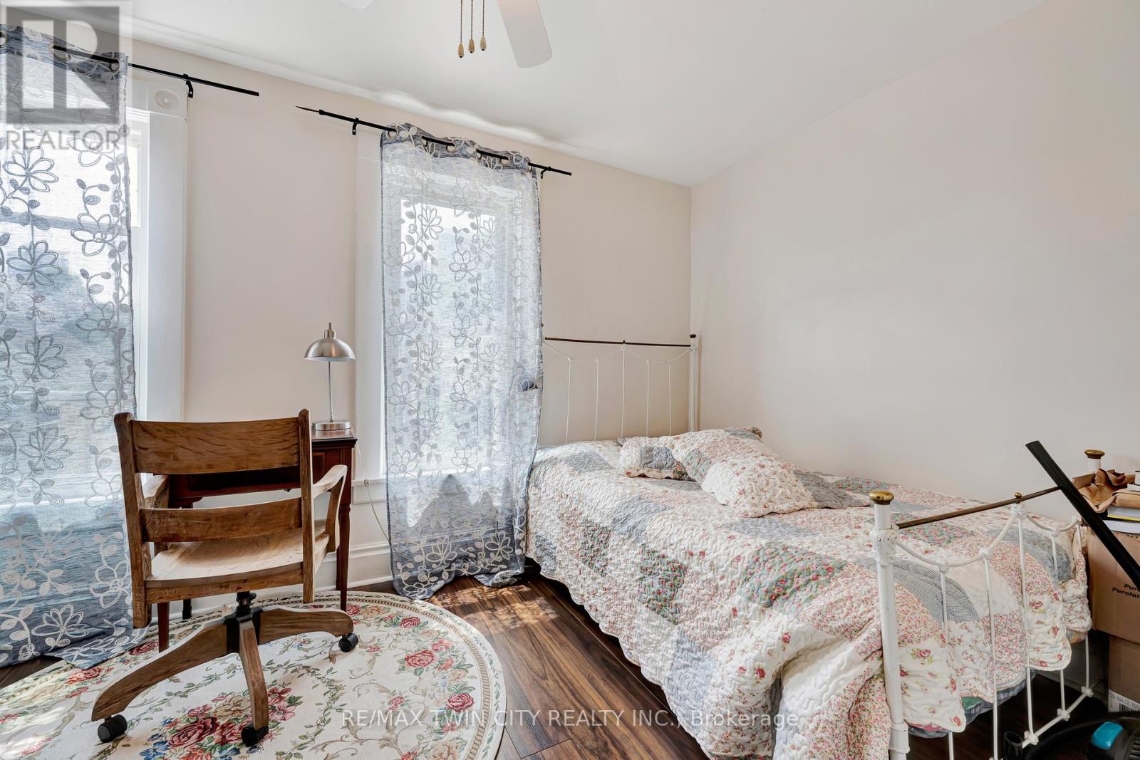 42 SHANLEY STREET - 20