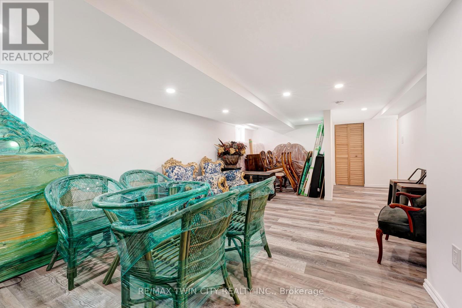 42 SHANLEY STREET - 34