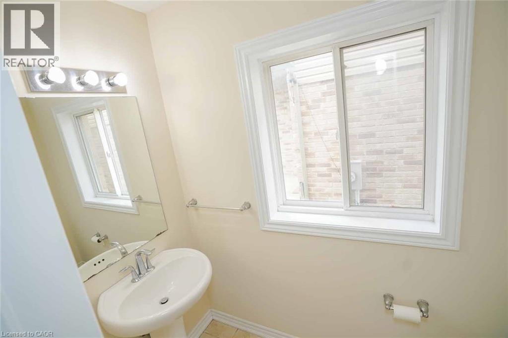 454 STARWOOD Drive, Guelph, Ontario, N1E0L6 — Photo 9