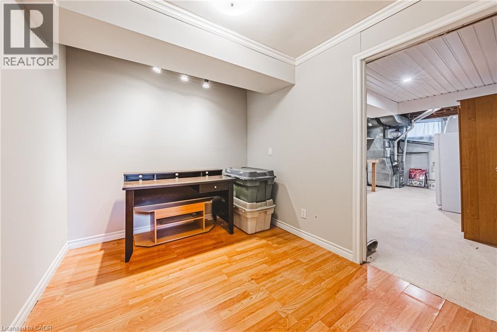 306 VICTORIA Road N - 24