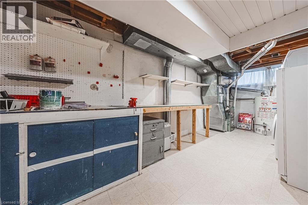 306 VICTORIA Road N - 25