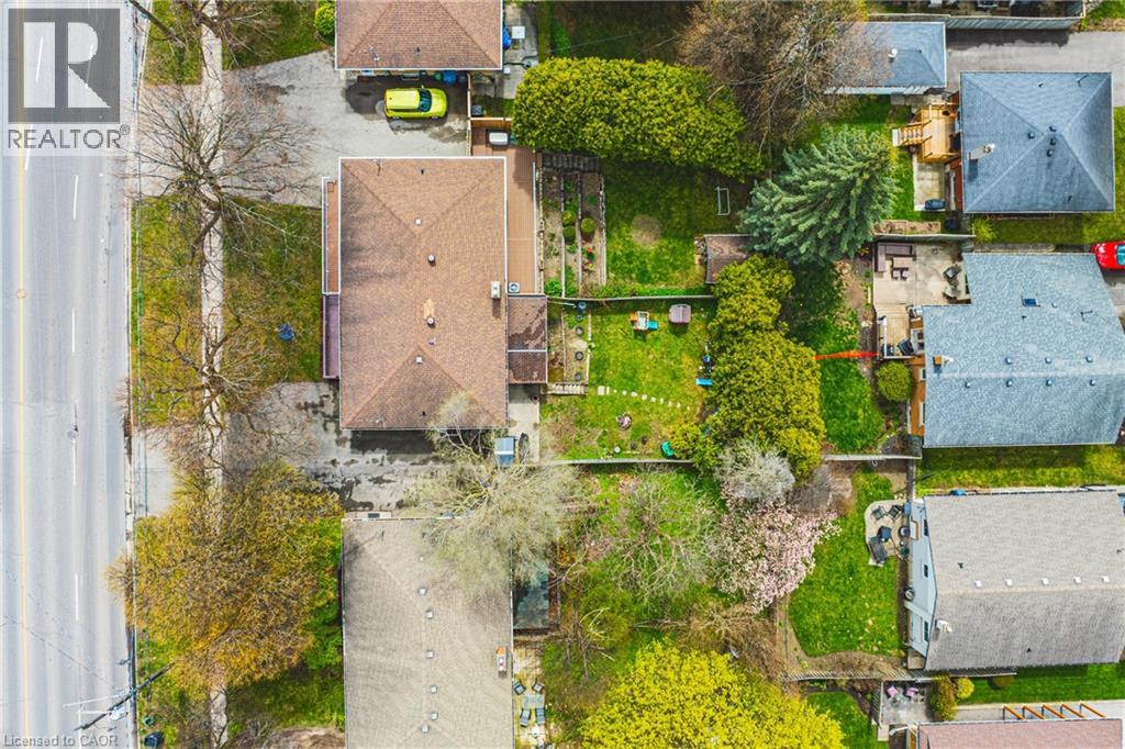 306 VICTORIA Road N - 35