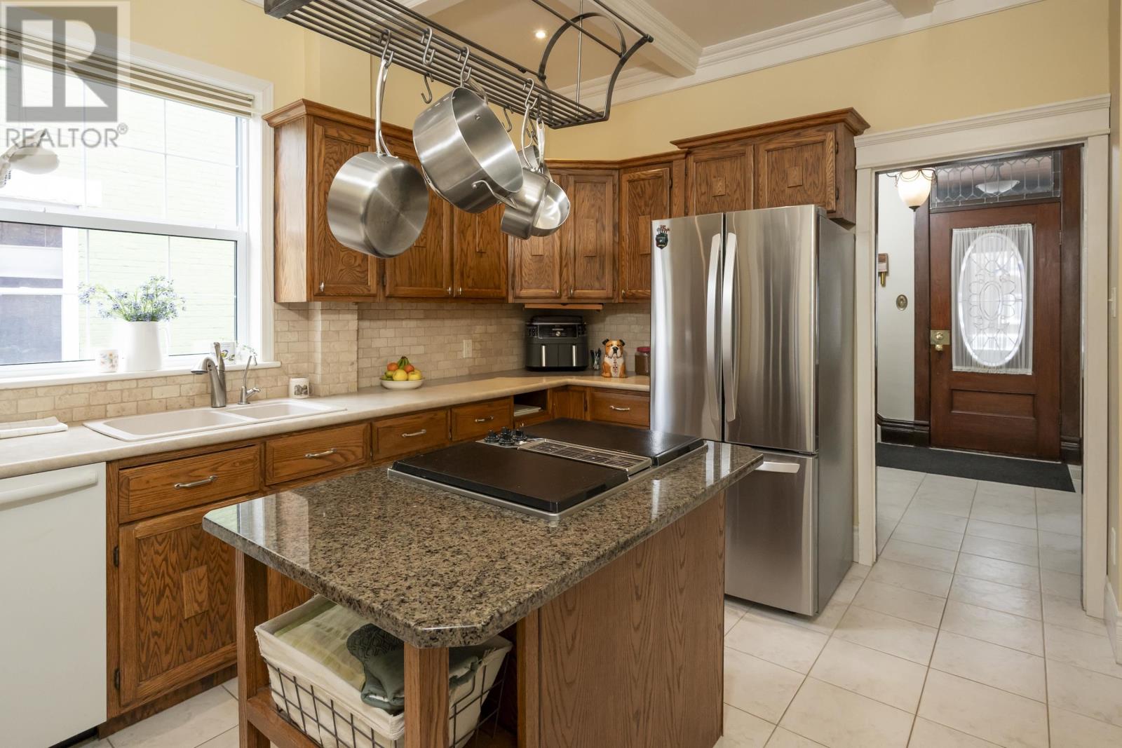 327 Catherine ST, Thunder Bay, Ontario, P7E1K7 — Photo 4