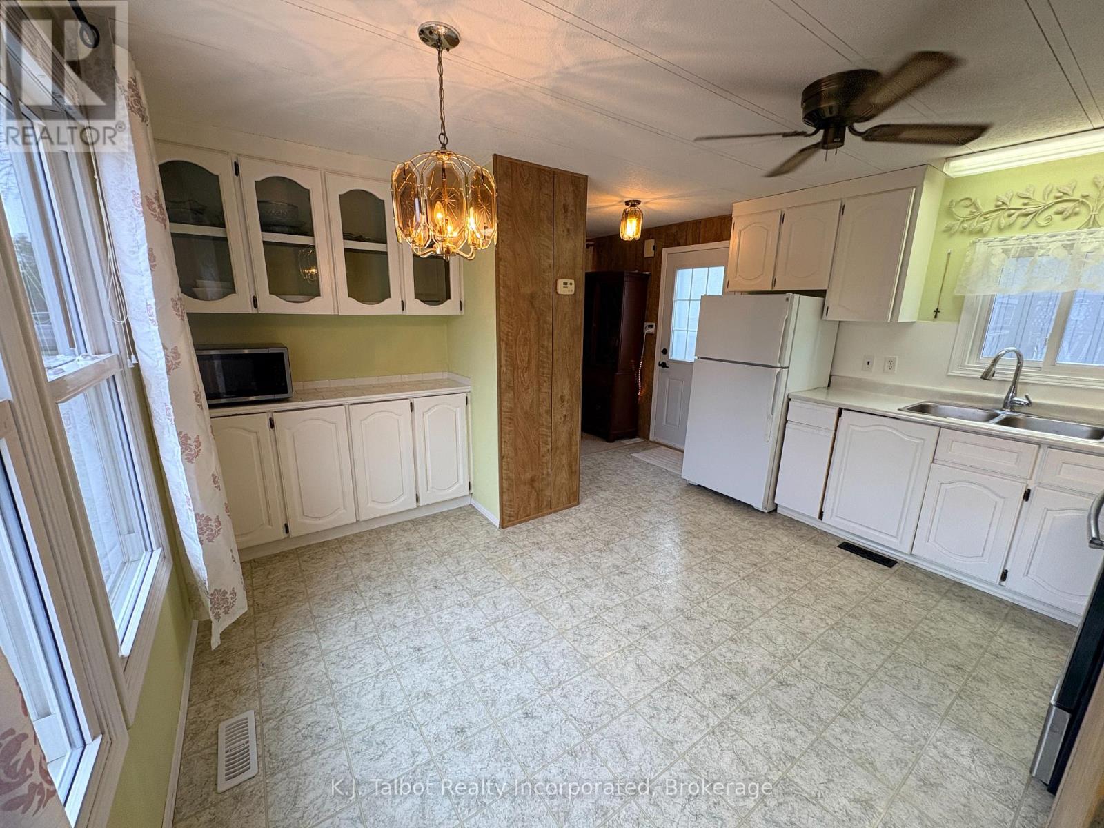 4 POPLAR LANE - 10