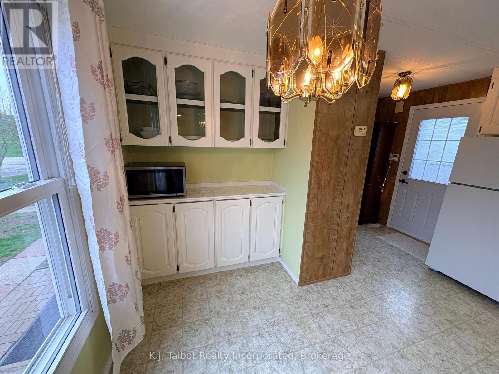 4 POPLAR LANE - 11