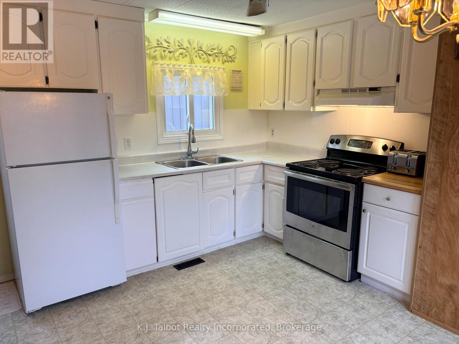 4 POPLAR LANE - 12