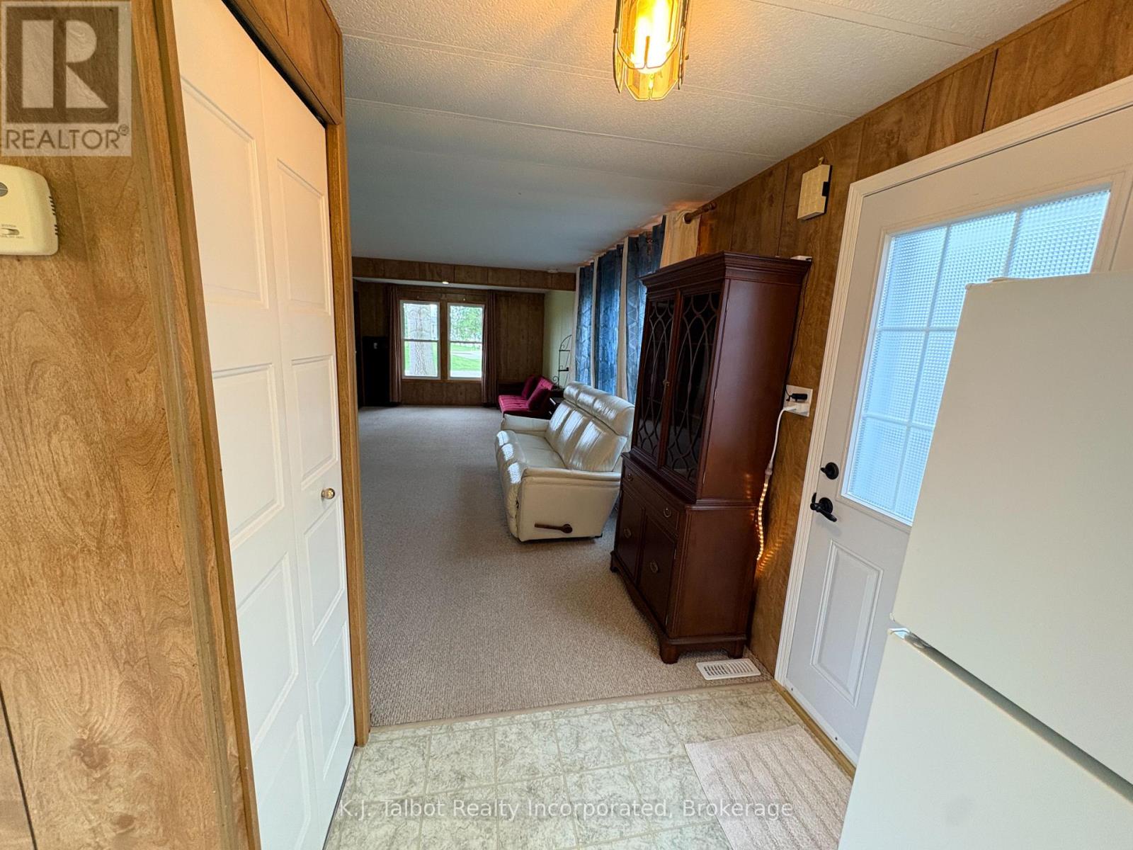 4 POPLAR LANE - 13