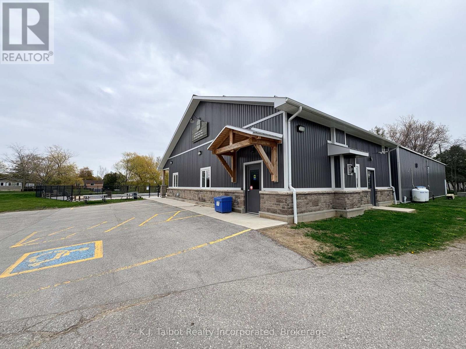 4 POPLAR LANE - 27