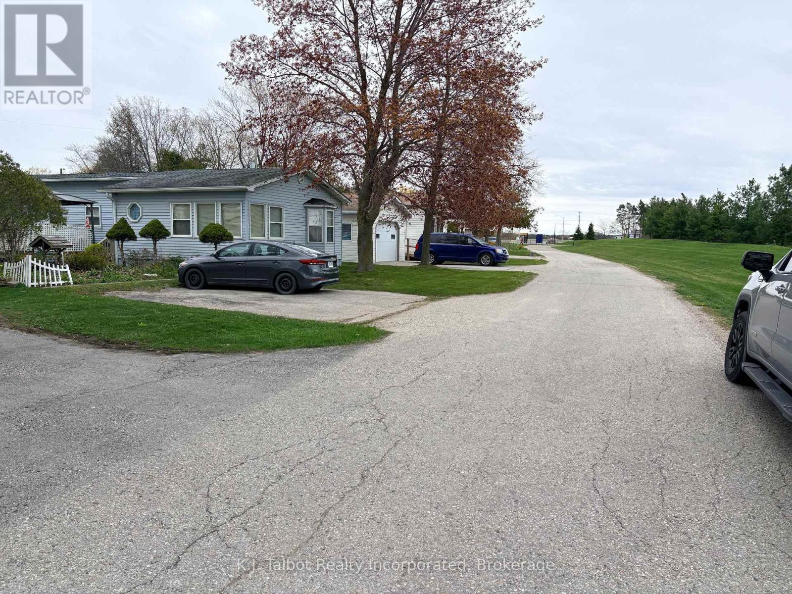 4 POPLAR LANE - 29
