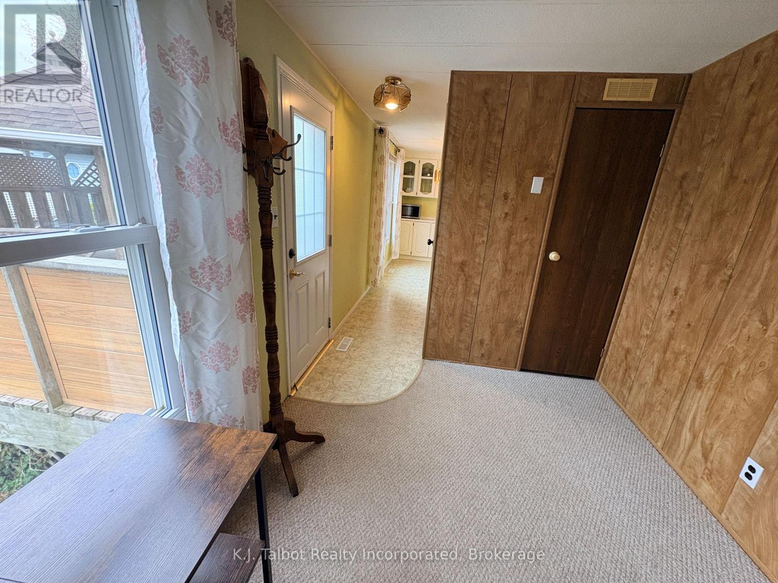 4 POPLAR LANE - 4