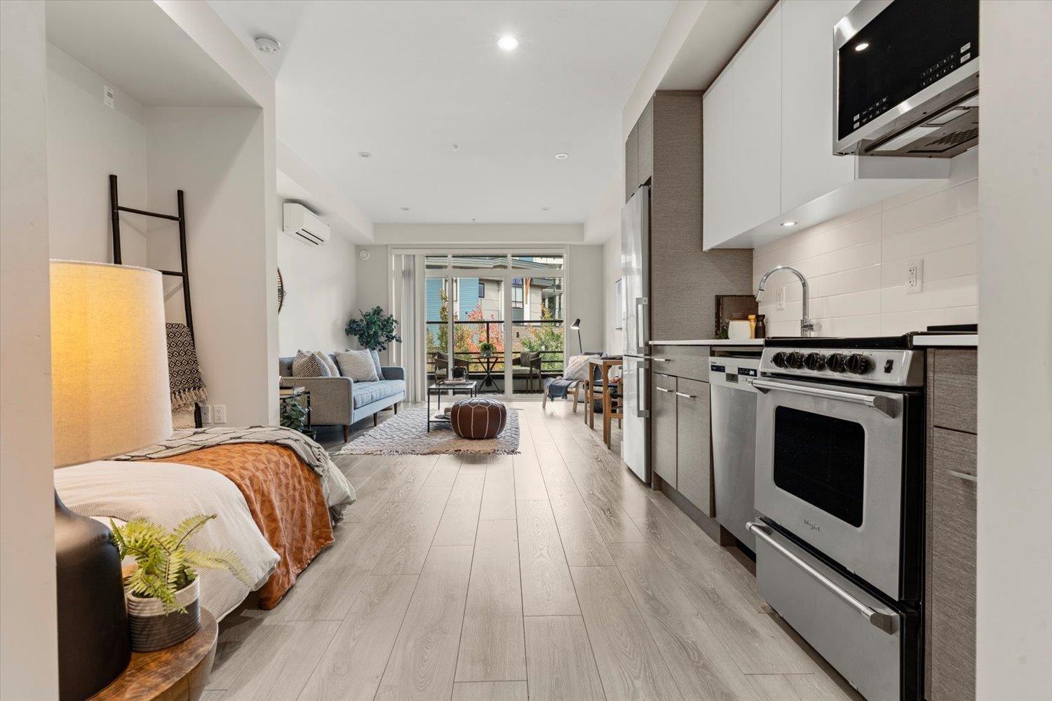 312 45510 MARKET WAY, Garrison Crossing