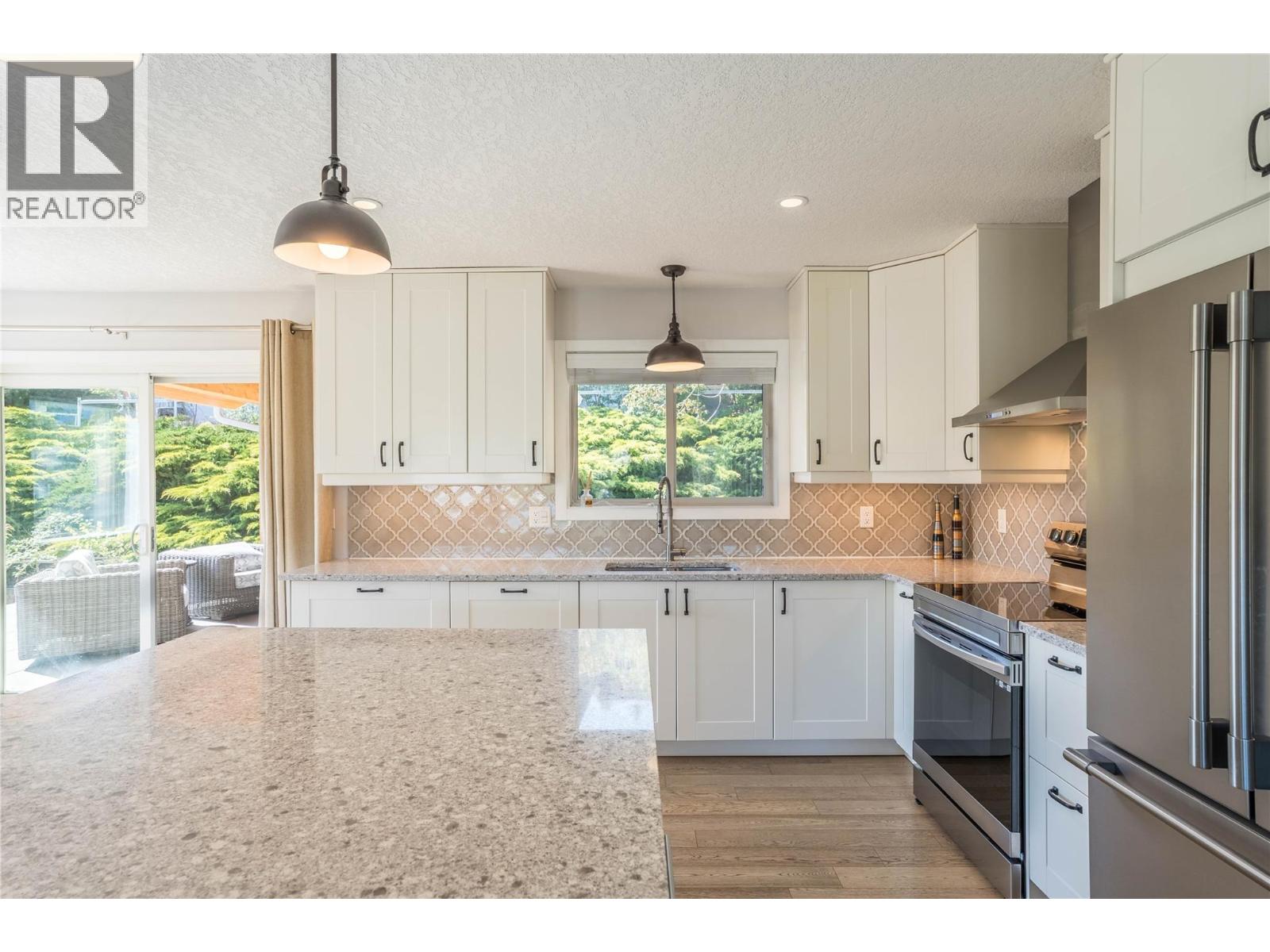 6106 ORR Place, Summerland