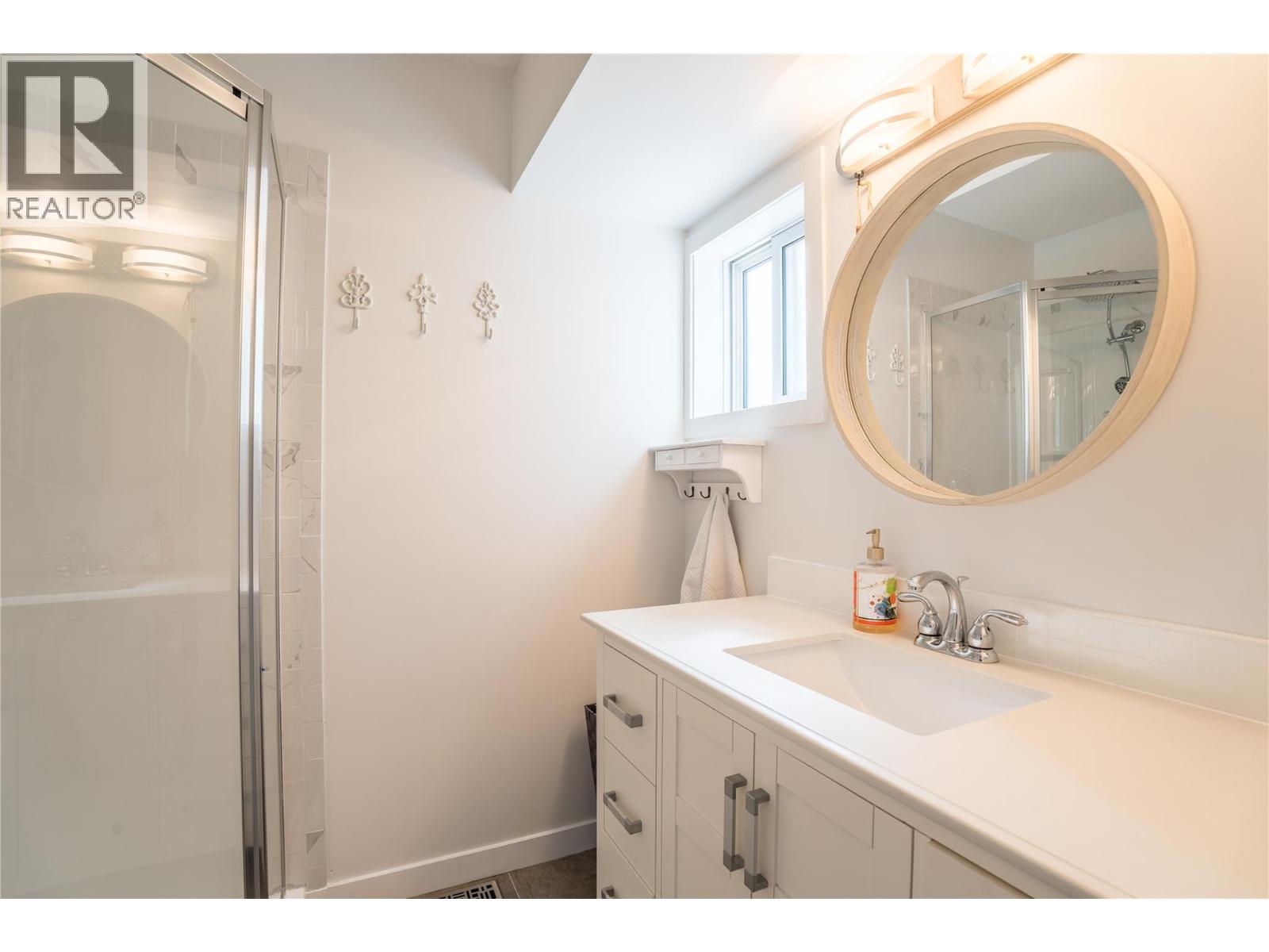 6106 ORR Place, Summerland