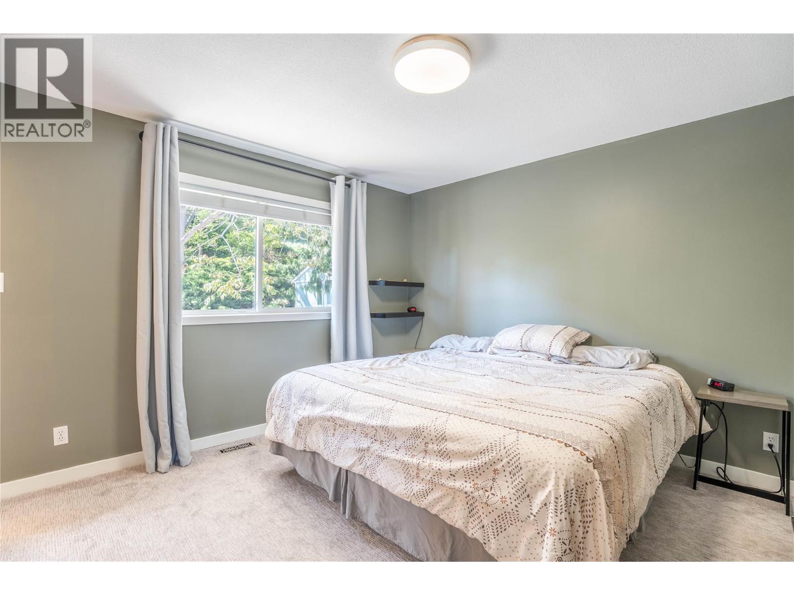 6106 ORR Place, Summerland