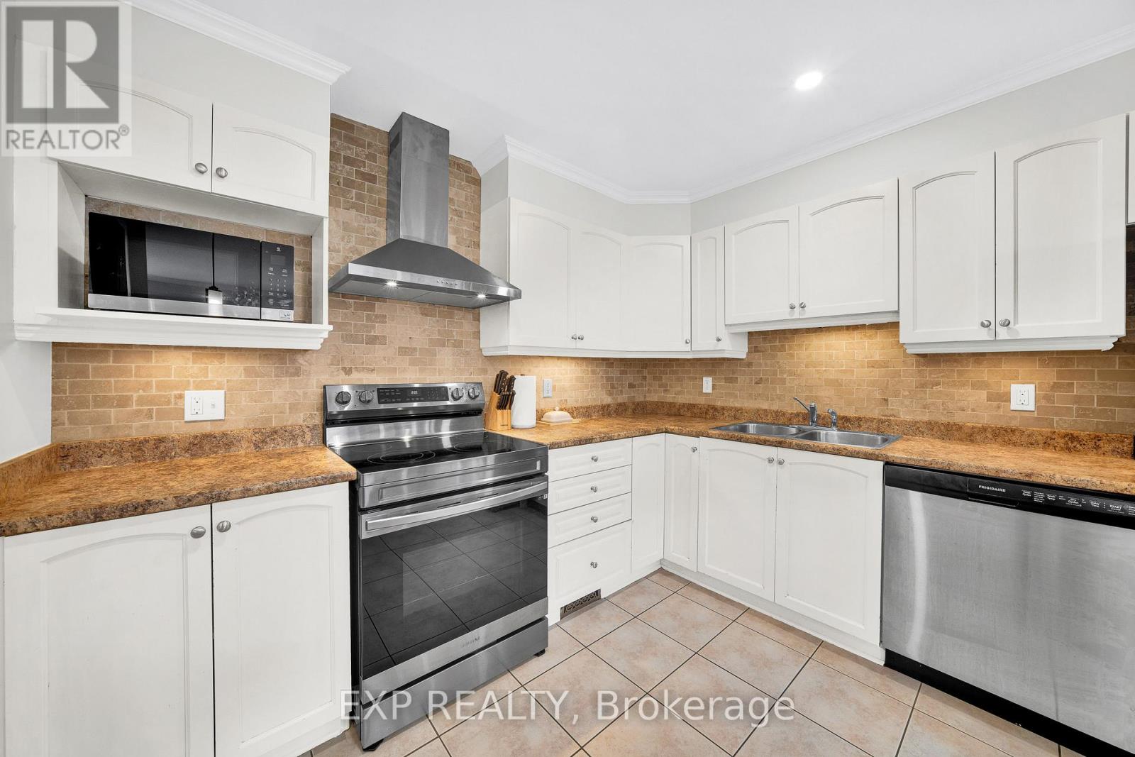 436 CLARIDGE DRIVE - 8