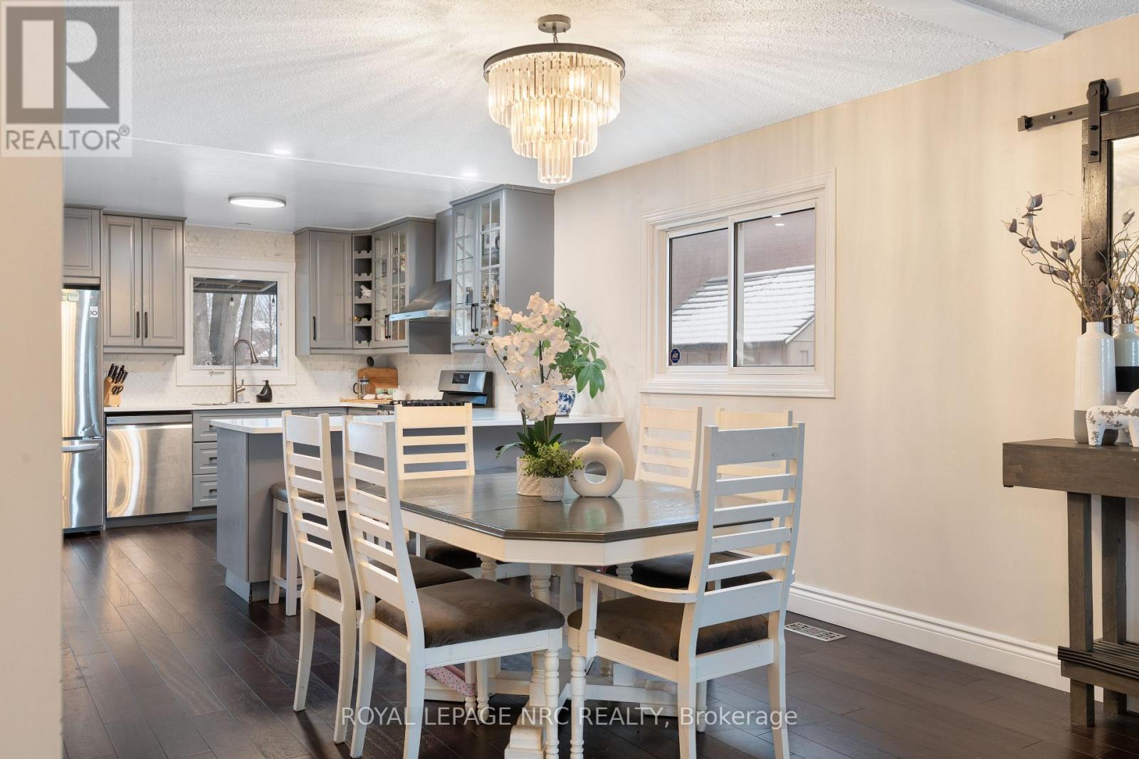 51 BRIARSDALE CRESCENT - 12