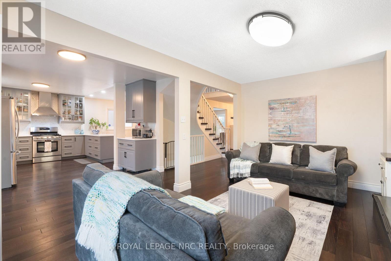 51 BRIARSDALE CRESCENT - 15