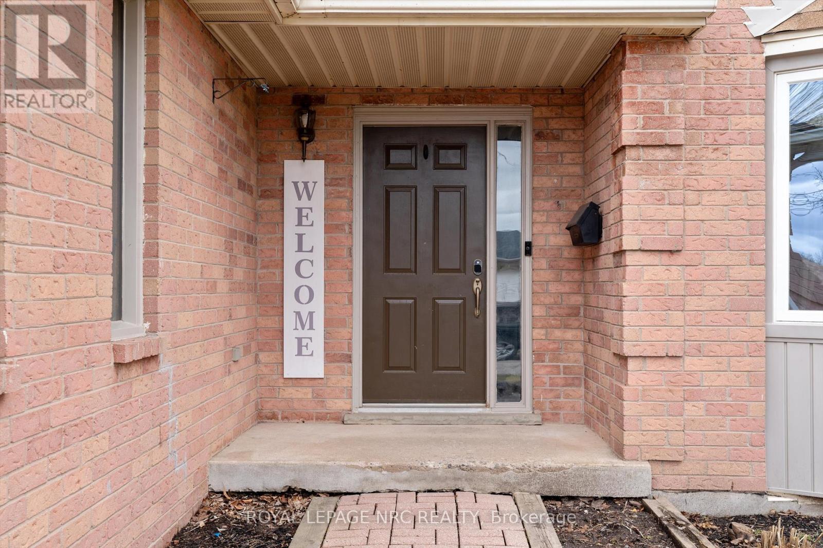 51 BRIARSDALE CRESCENT - 5
