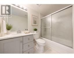 2046 - 3033 Finch Avenue, Toronto, ON M9M0A3 Photo 7