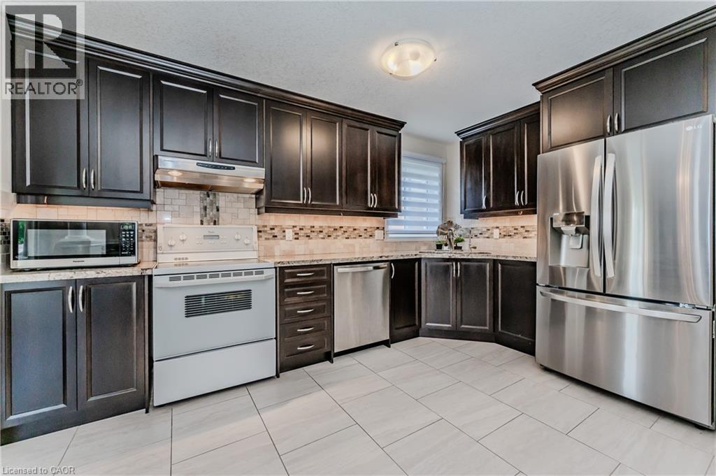 132 DAIMLER Drive, Kitchener, Ontario, N2A4C2 — Photo 12