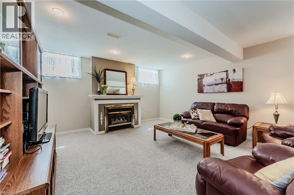 132 DAIMLER Drive - 32