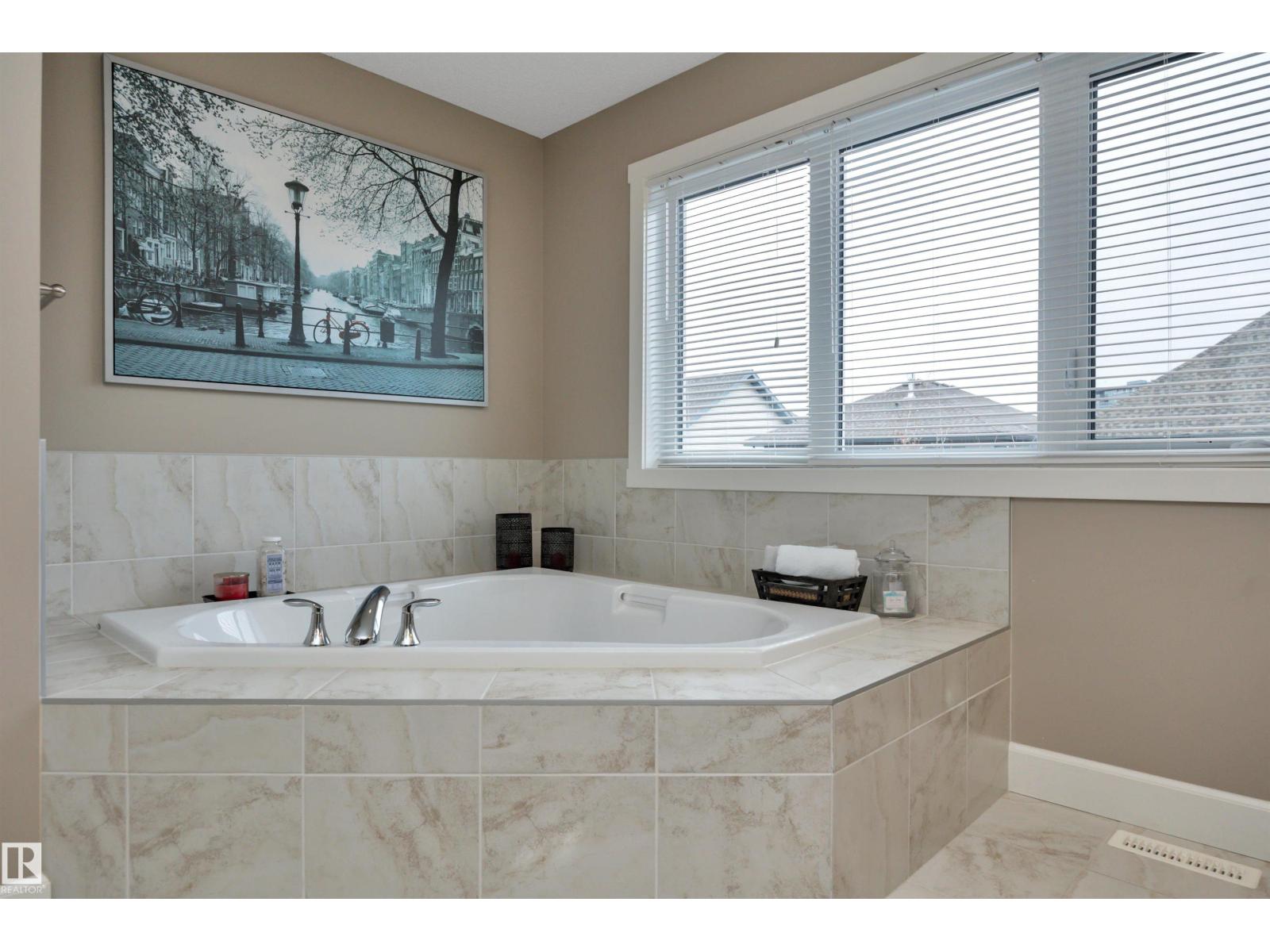1958 AINSLIE LINK SW, Edmonton
