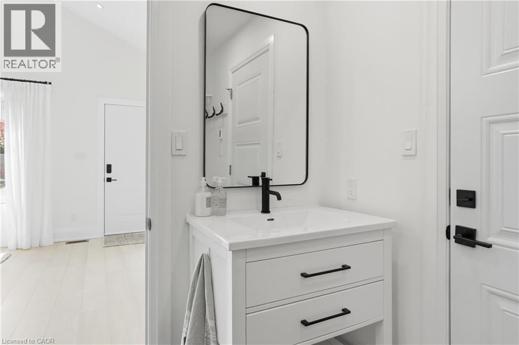 735 GEORGE Street, Burlington, Ontario, L7R2V8 — Photo 8