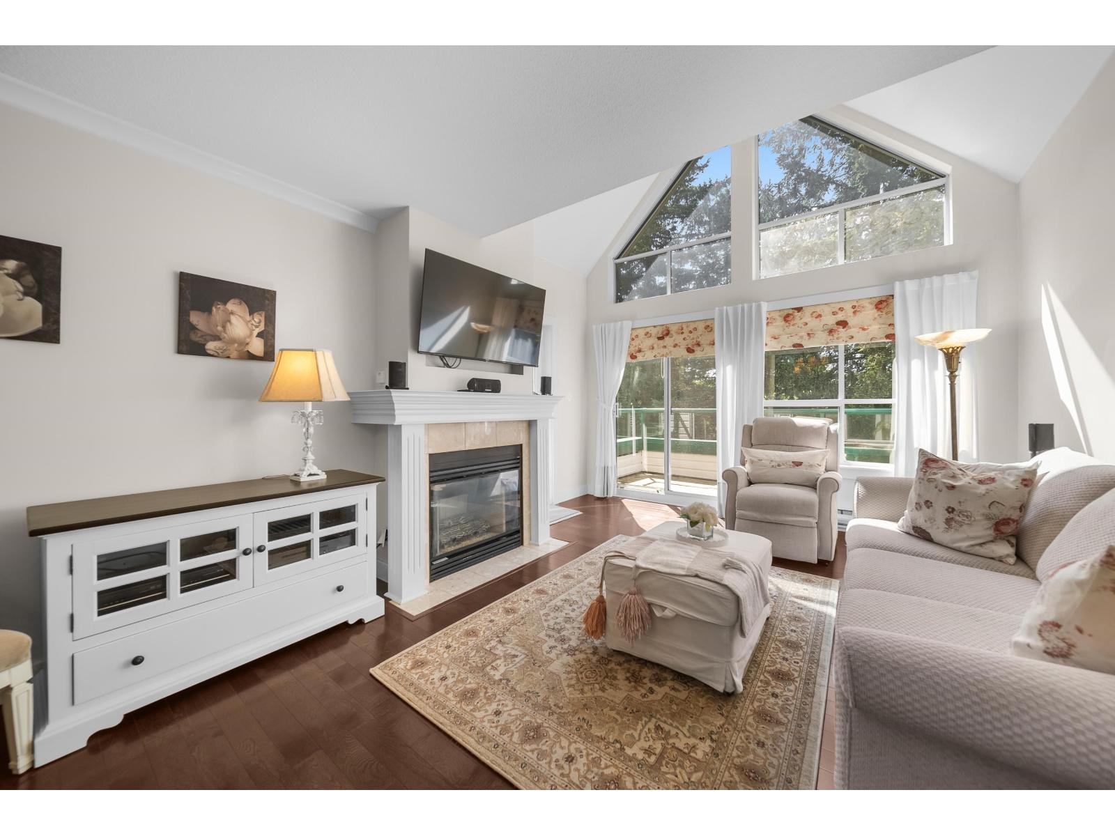 408 33280 E BOURQUIN CRESCENT