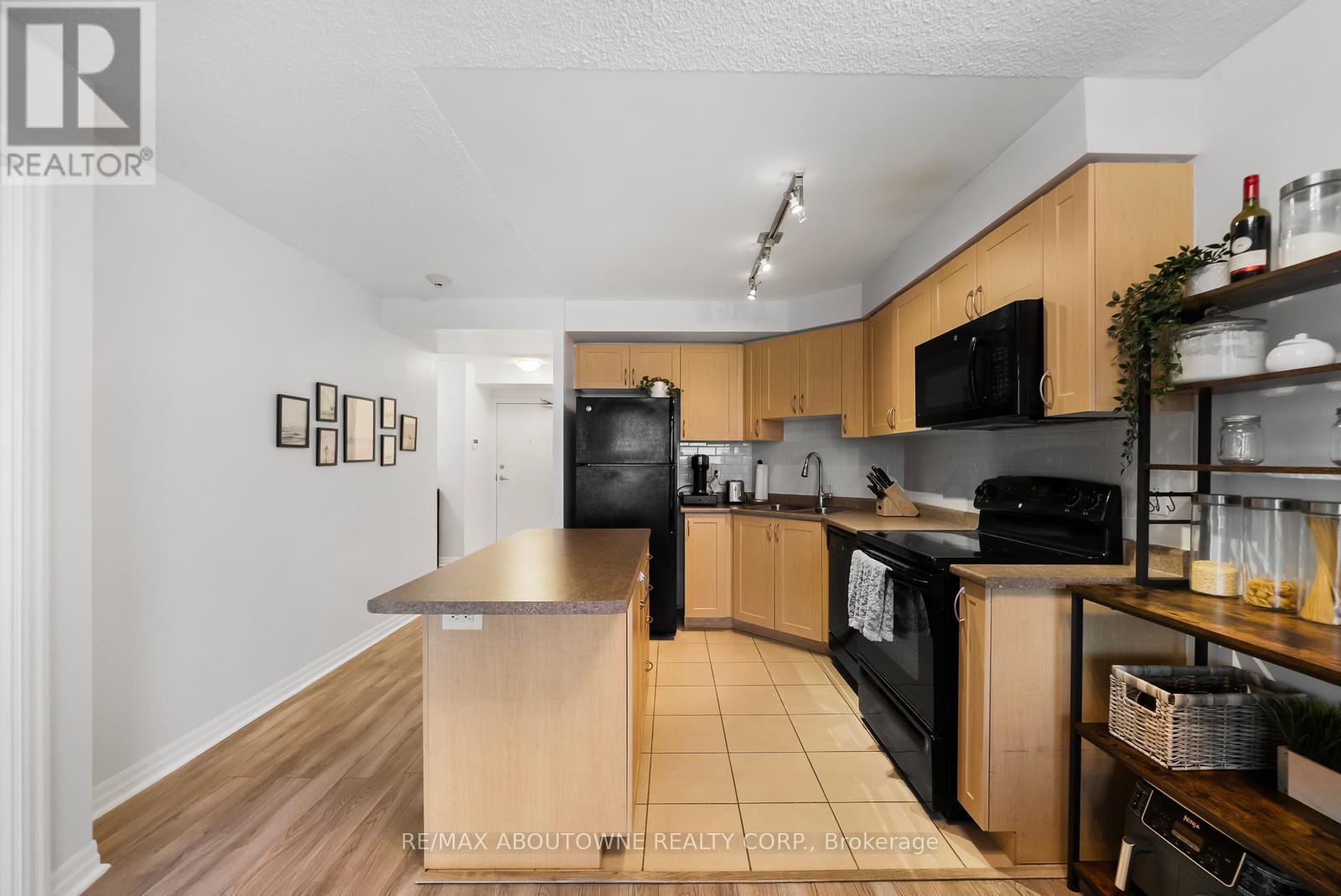 #808 1940 IRONSTONE DRIVE - 10