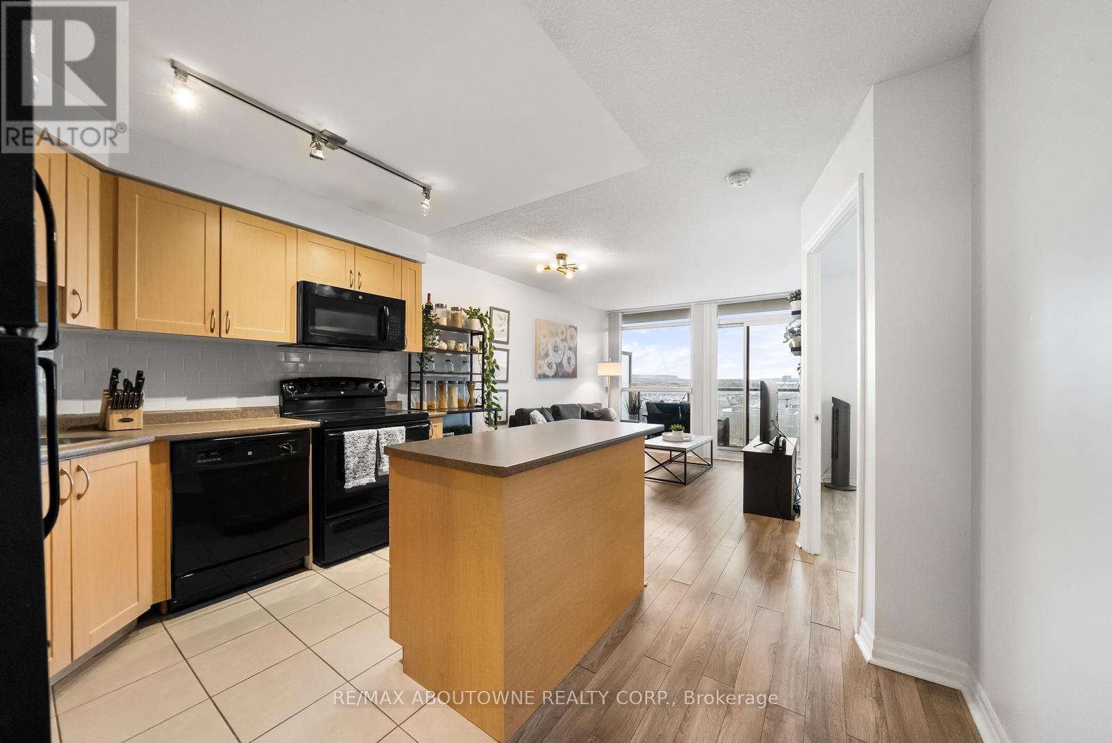 #808 1940 IRONSTONE DRIVE - 9