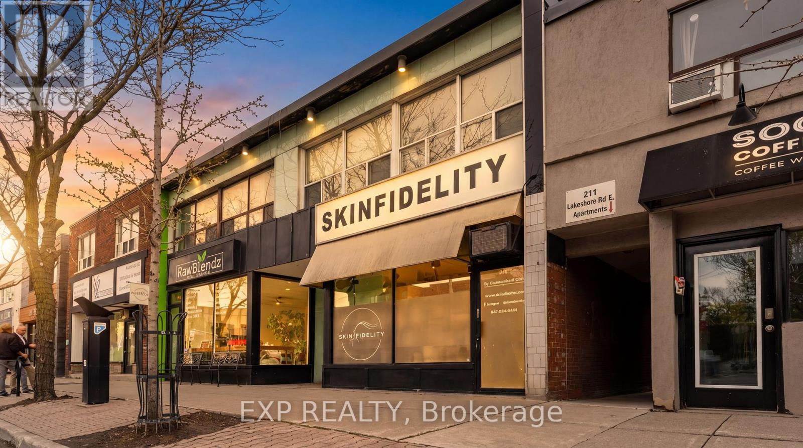 213 LAKESHORE ROAD E - 1