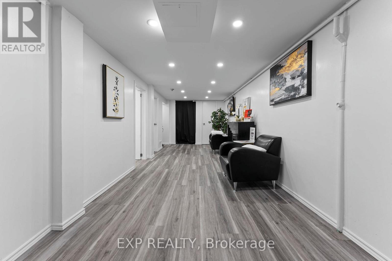 213 LAKESHORE ROAD E - 10