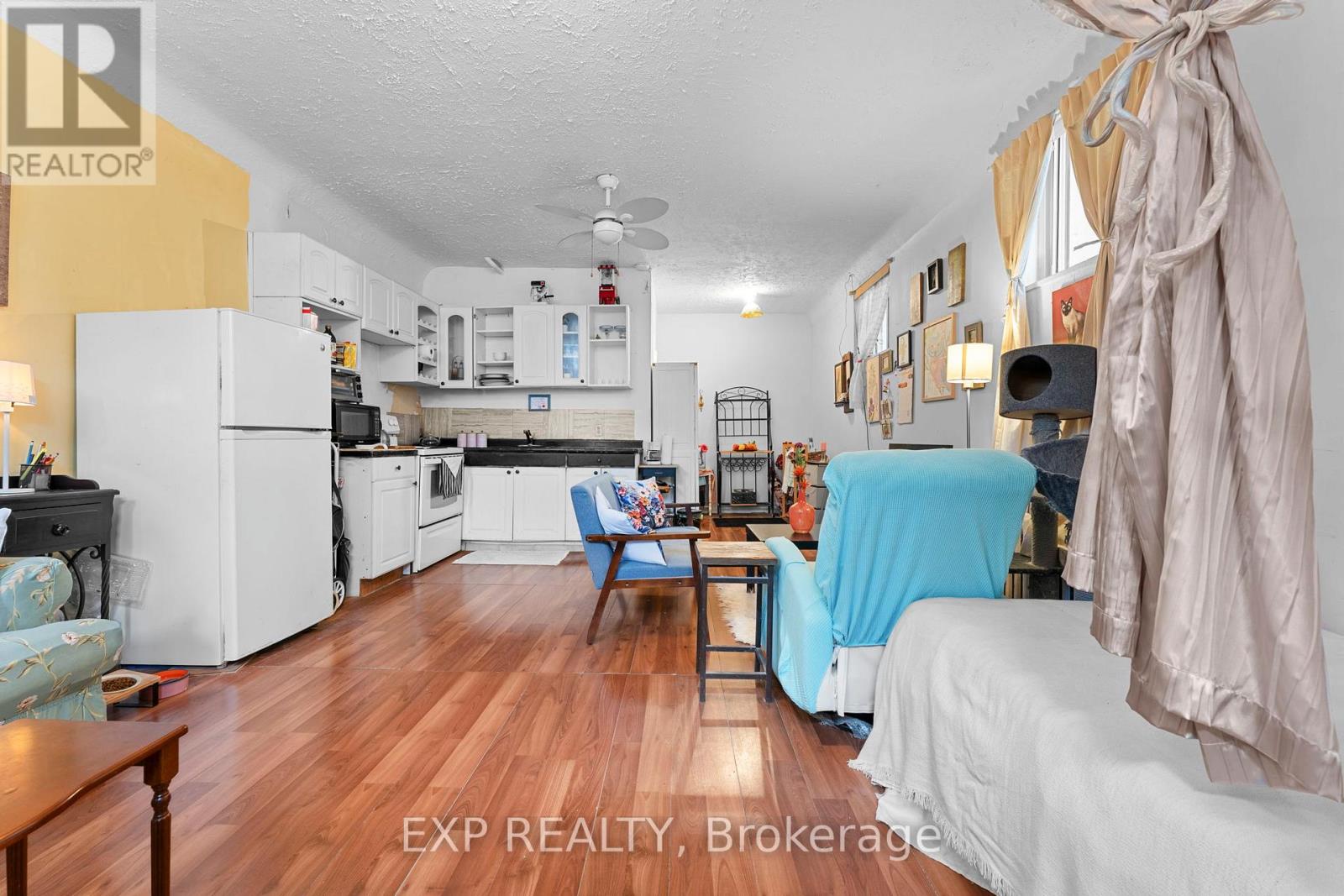 213 LAKESHORE ROAD E - 16