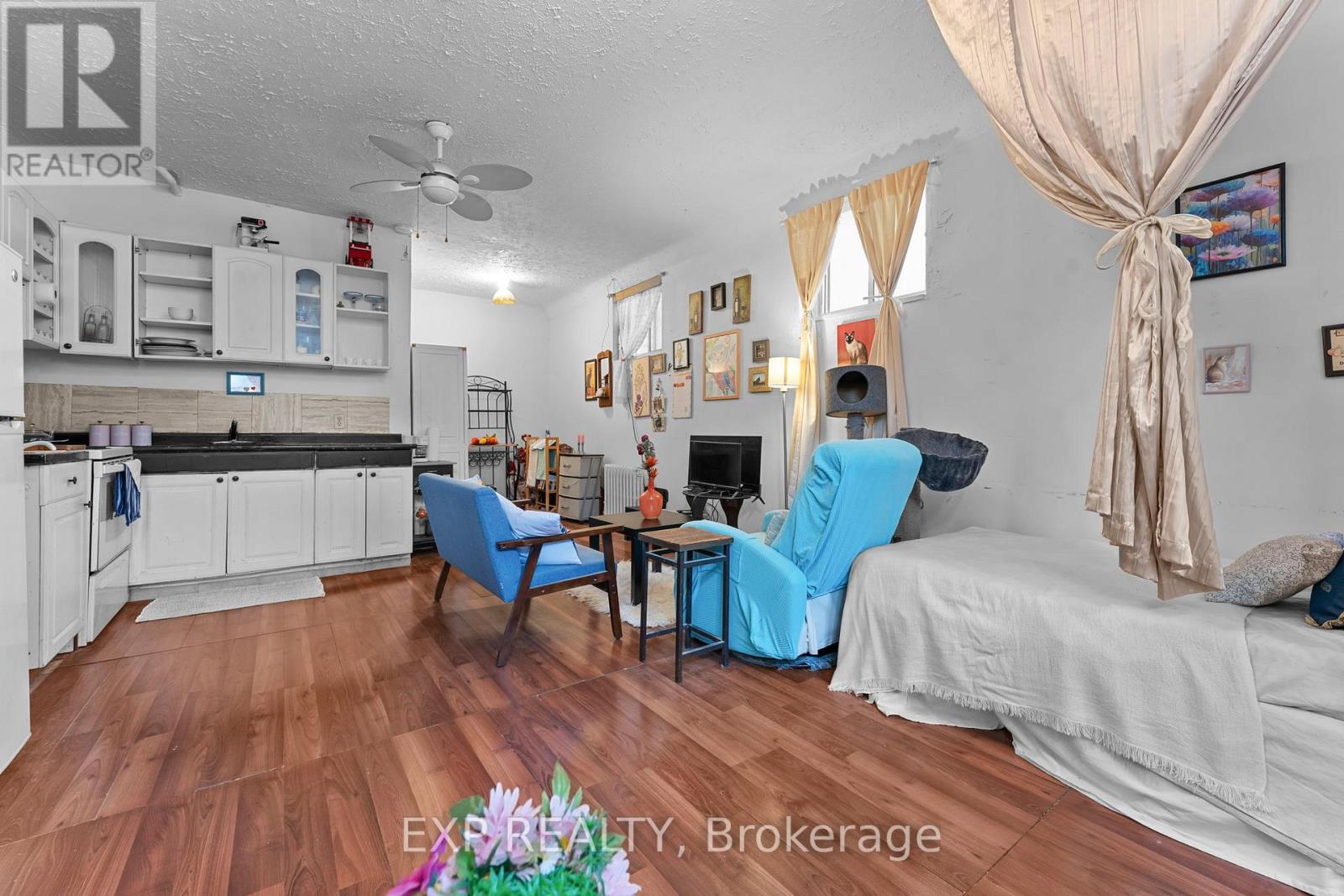 213 LAKESHORE ROAD E - 17
