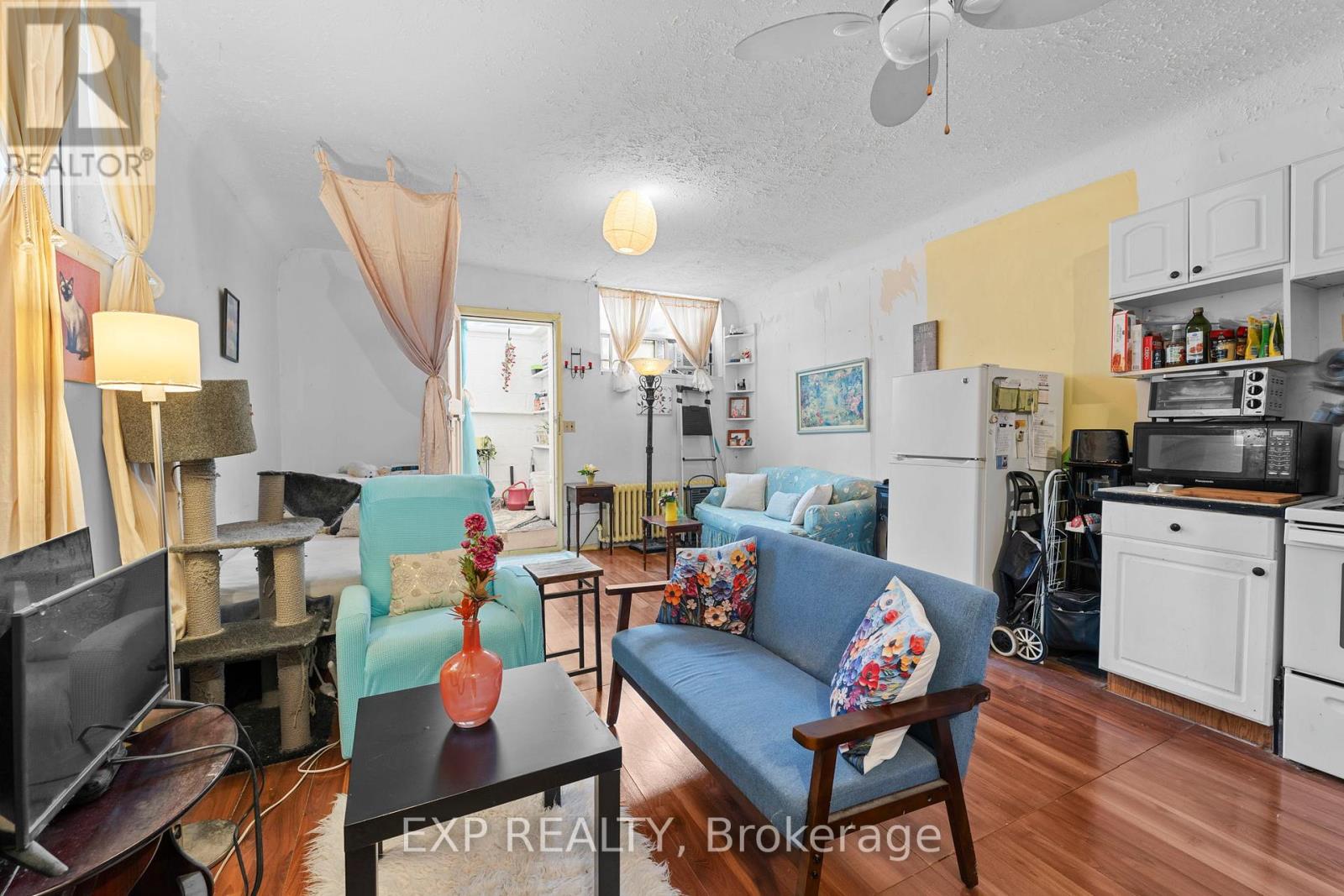 213 LAKESHORE ROAD E - 18
