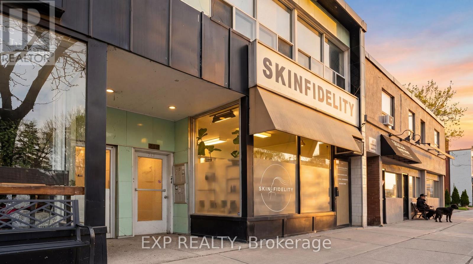 213 LAKESHORE ROAD E - 2