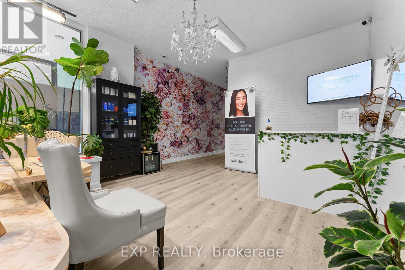 213 LAKESHORE ROAD E - 3