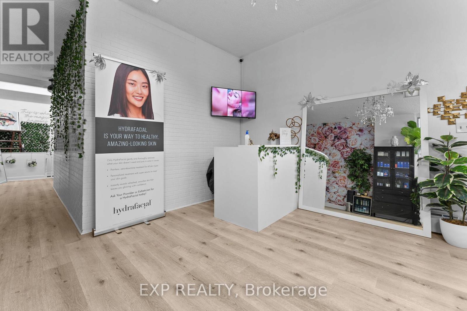 213 LAKESHORE ROAD E - 4