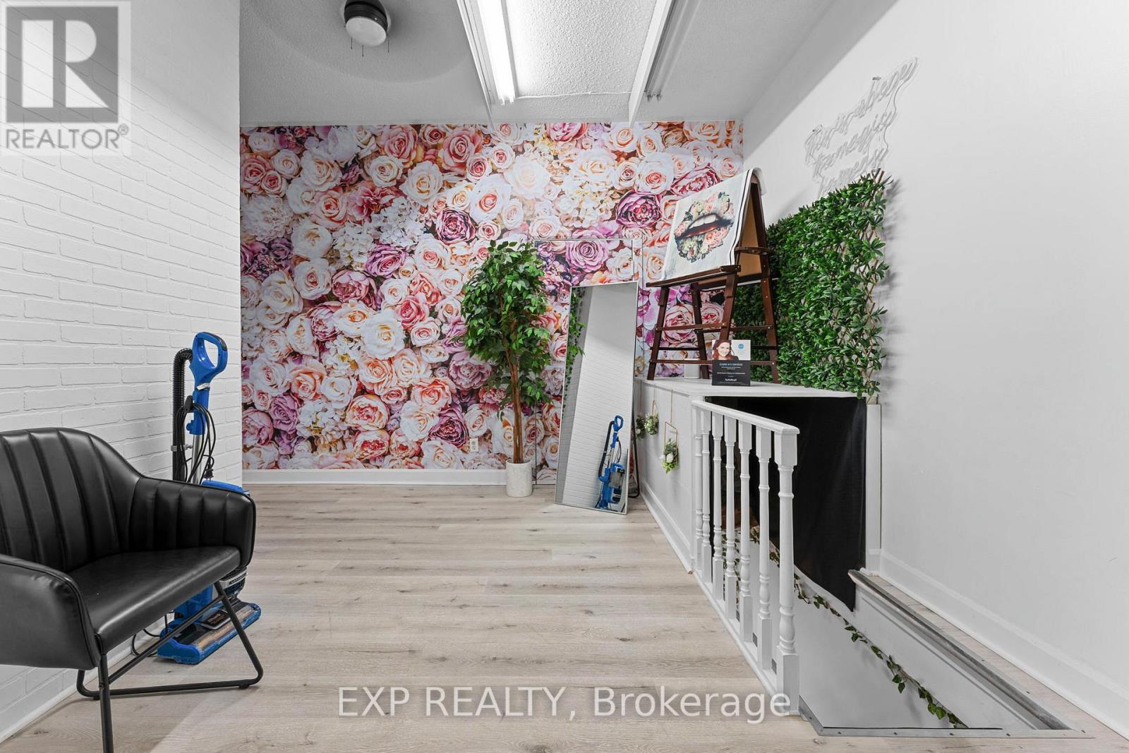 213 LAKESHORE ROAD E - 7