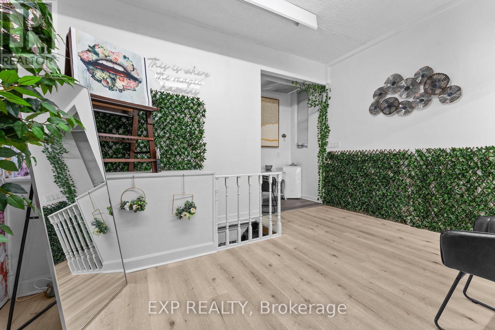 213 LAKESHORE ROAD E - 8