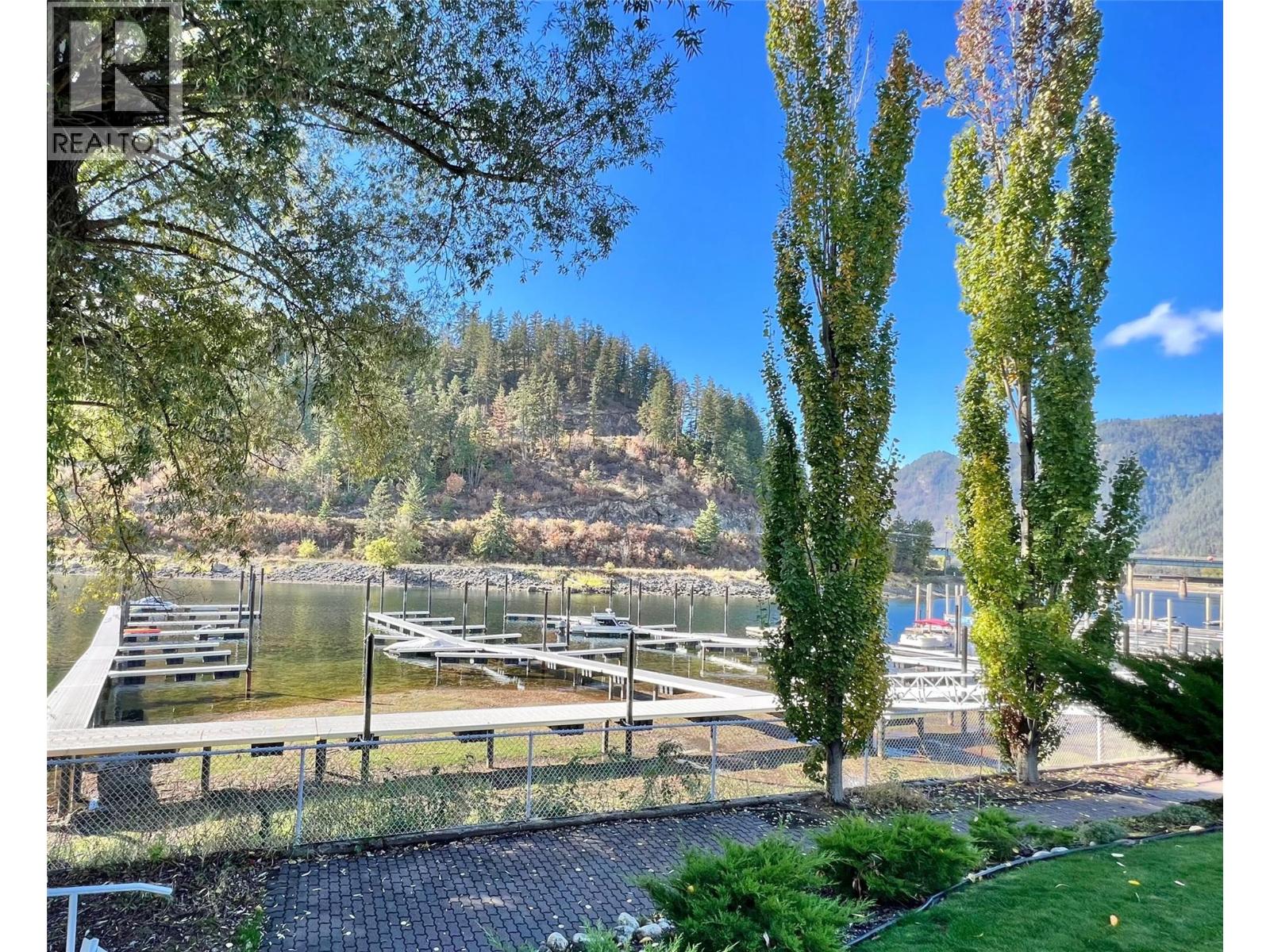 #B304 1118 Riverside Avenue - 15
