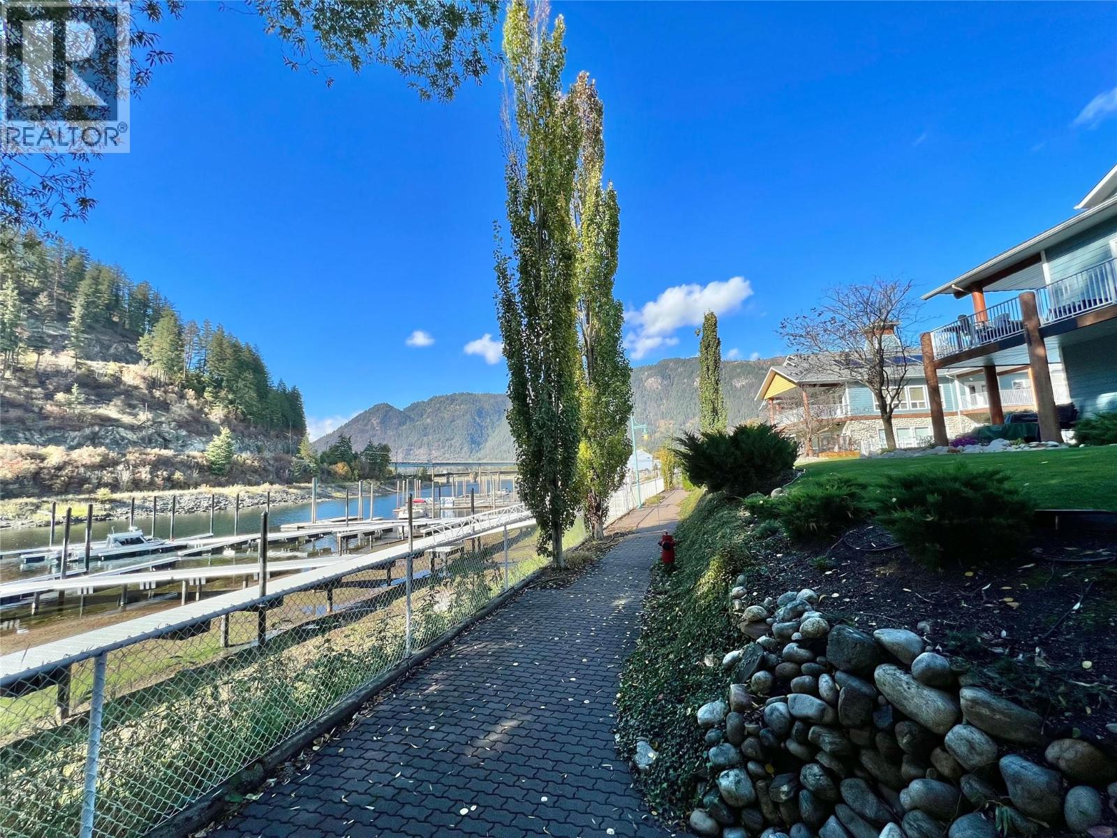 #B304 1118 Riverside Avenue - 16