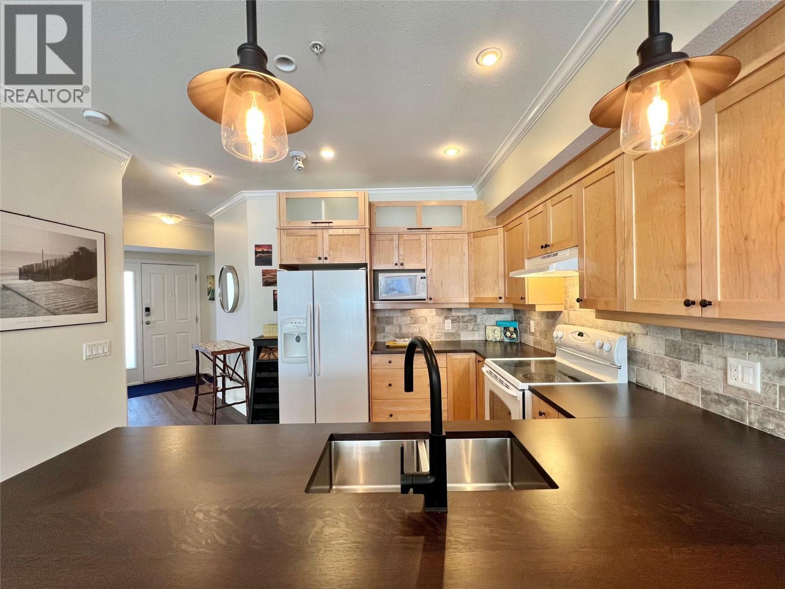 #B304 1118 Riverside Avenue - 30