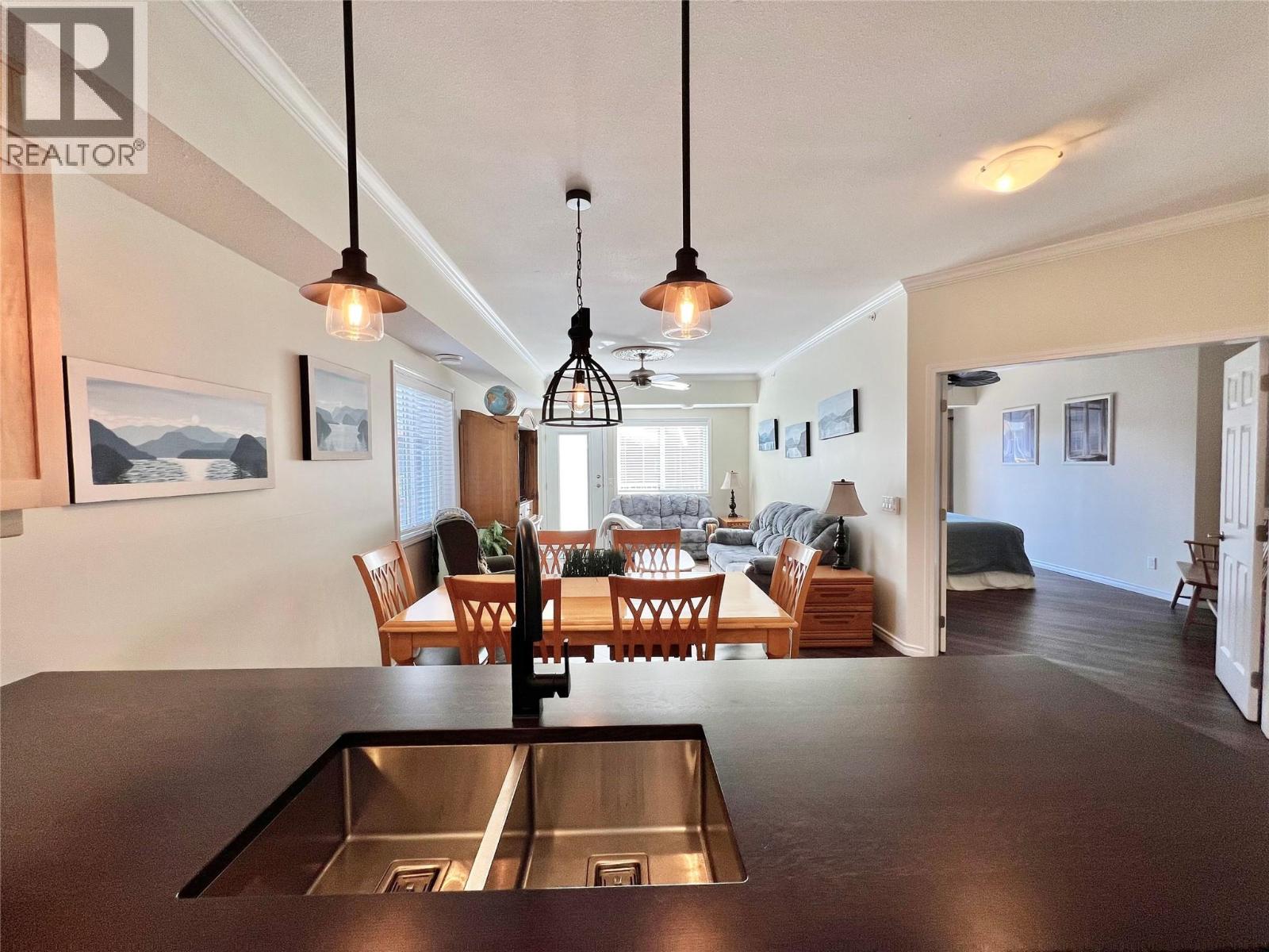 #B304 1118 Riverside Avenue - 32