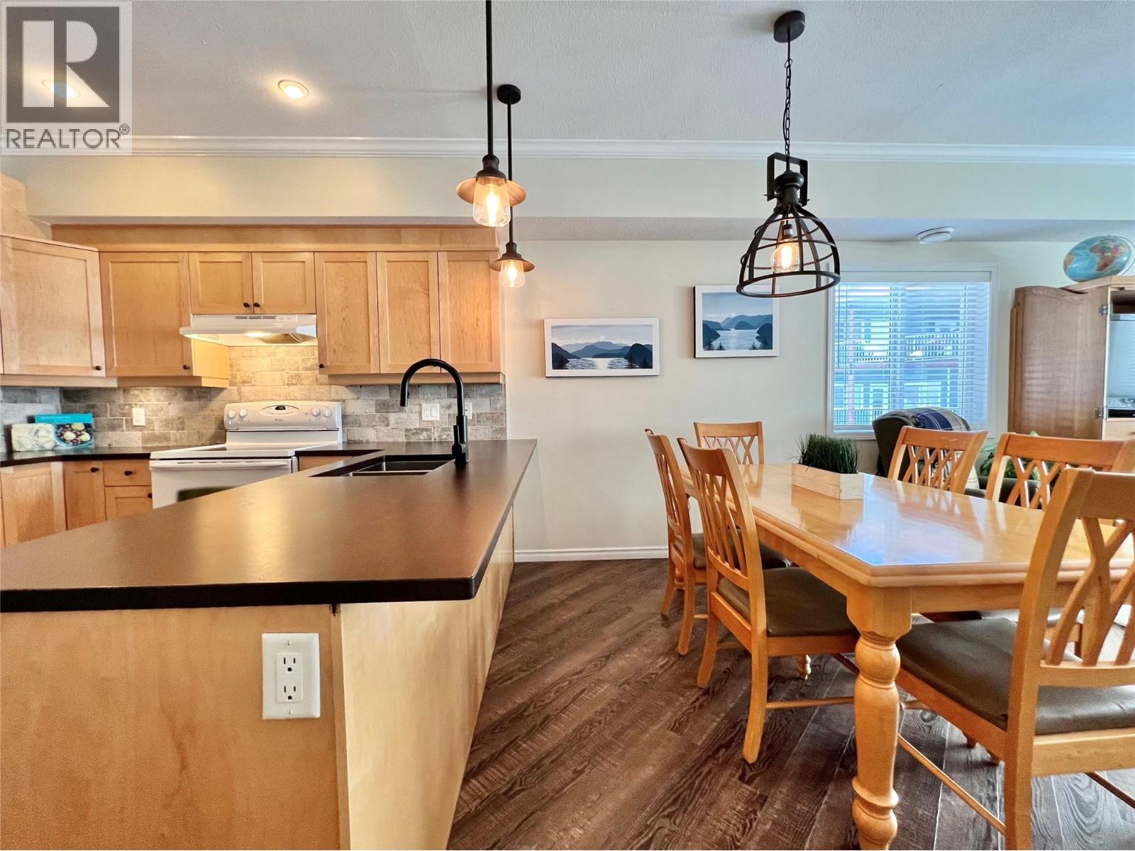 #B304 1118 Riverside Avenue - 33