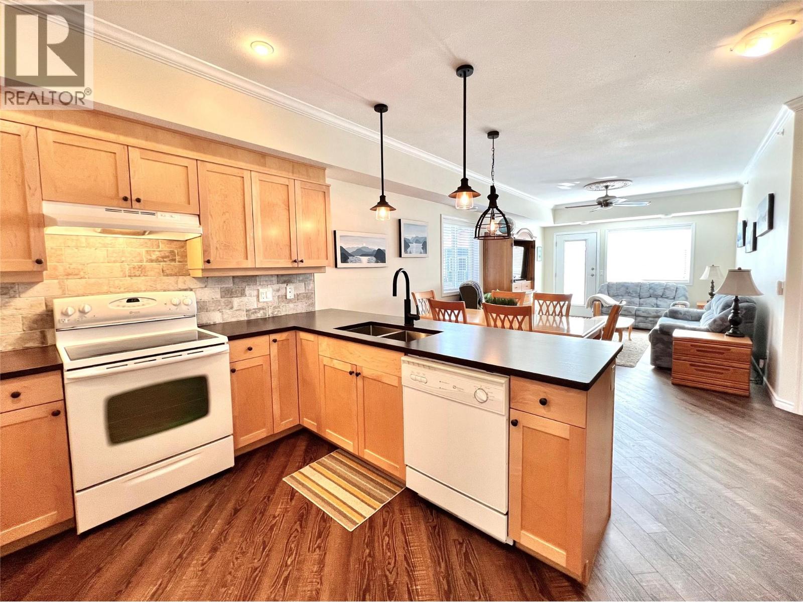 #B304 1118 Riverside Avenue - 34